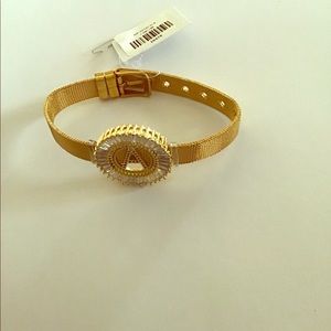Gold plate bracelet